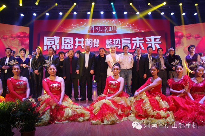 各位領(lǐng)導(dǎo)、嘉賓及公司領(lǐng)導(dǎo)與演員合影留念.jpg